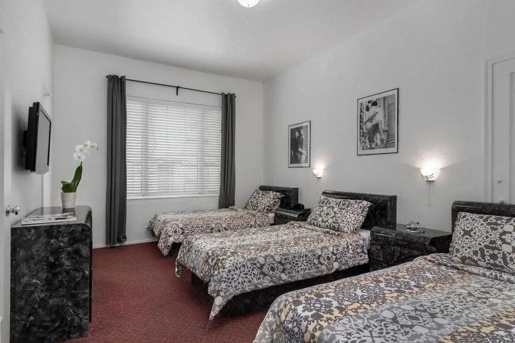 Tropics Hotel by null