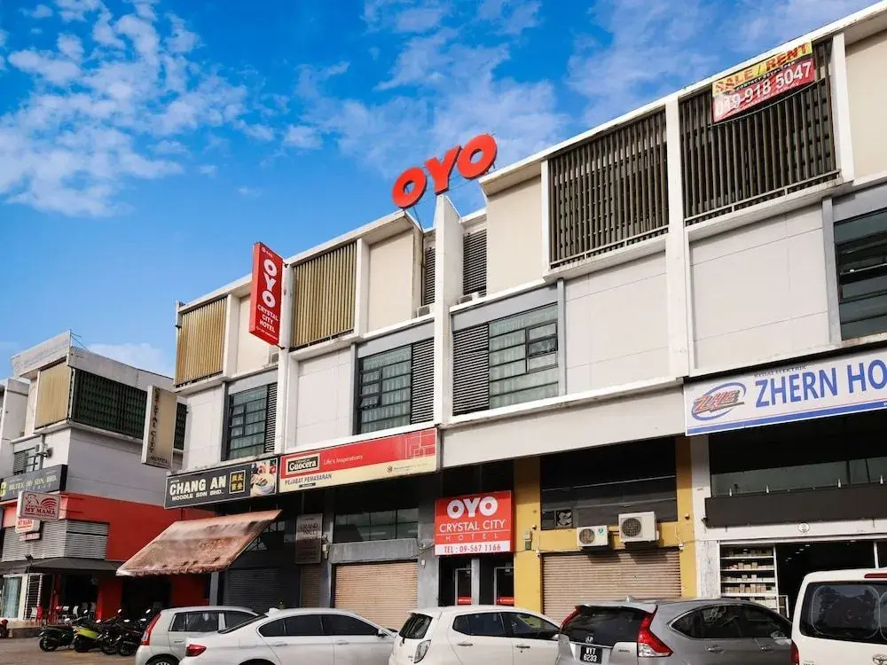 Super OYO 443 Crystal City Hotel