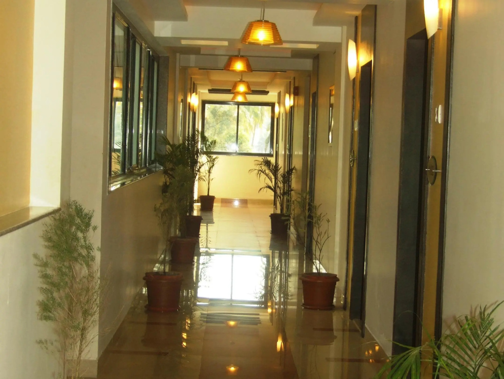 Lobby & Reception