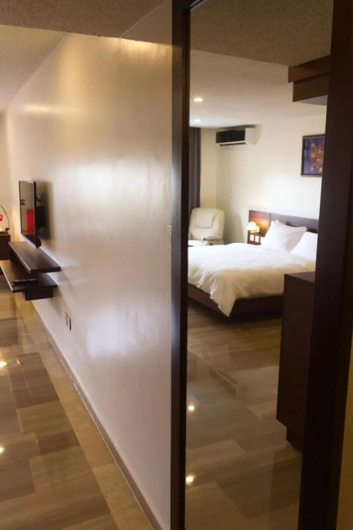 Deluxe Double Suite full double bed