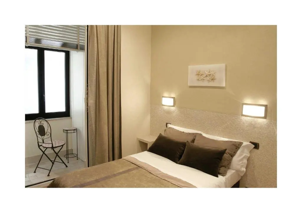 Small Double room (full double bed)