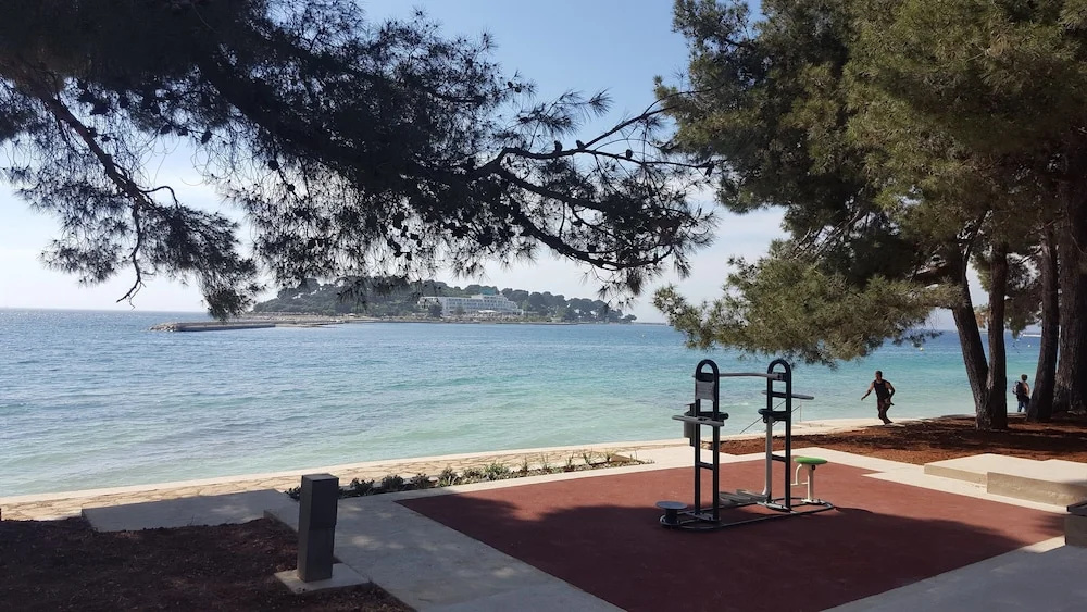 Beach & Waterfront