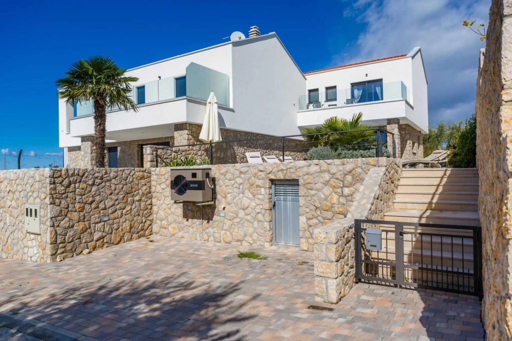 Villa MARIA with heated swimming pool
