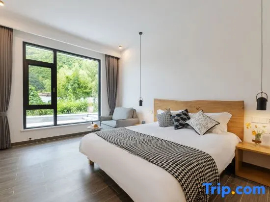 5 Bedrooms Villa
