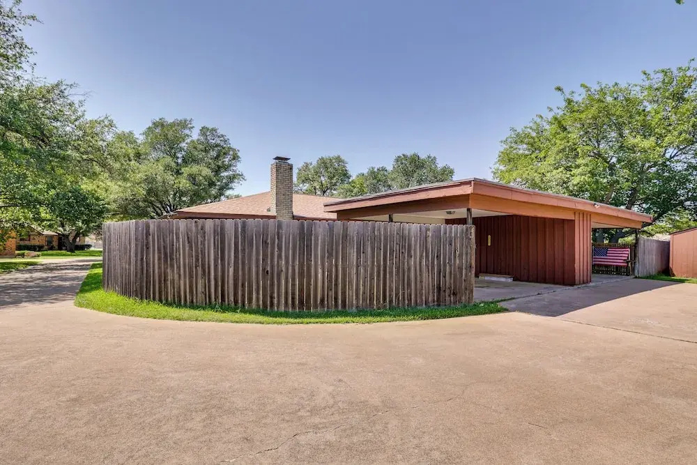 Family Home in Fort Worth: Pets Welcome!