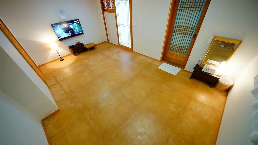 Jeonju Hongsi Hanok Guesthouse — 4