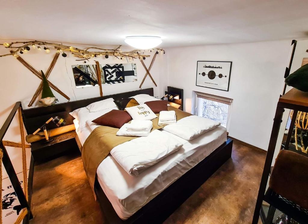 Rustic flat with perfect location (city center)