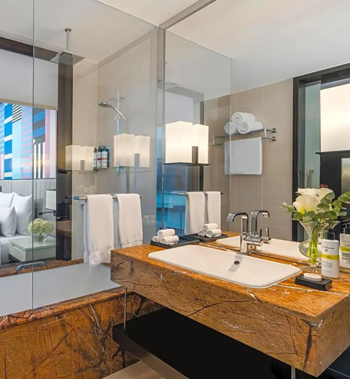 行政雙人房，可俯瞰哈利法塔，配有雙人床