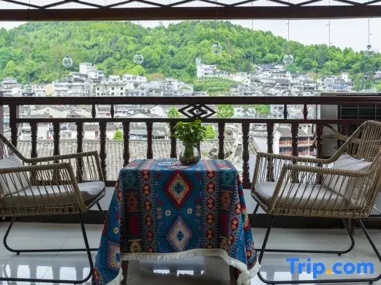Muchu Homestay (Fenghuang Gucheng)