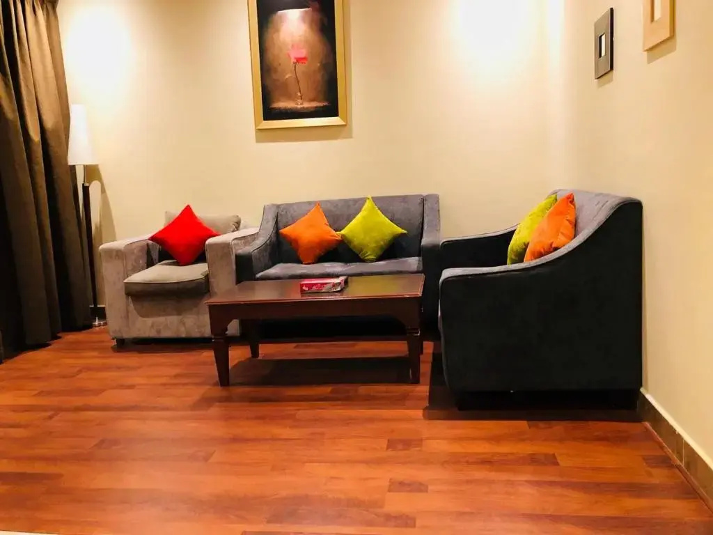 2 Bedrooms Apartment