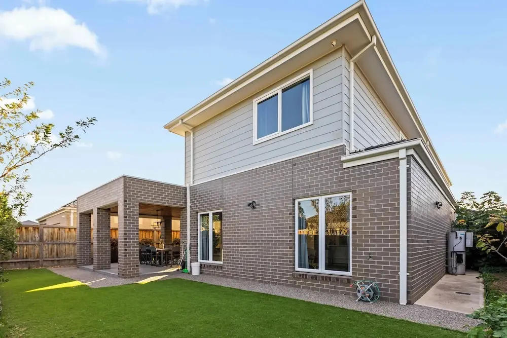 StayAU Contemporary 5BRM Families Home Point Cook