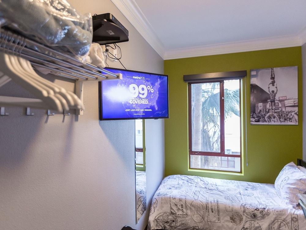 Отель HI Los Angeles Santa Monica Hostel в Санта-Монике