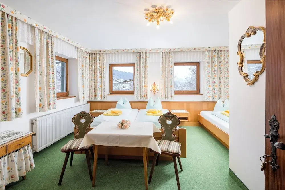 Standard Triple room with mountain view