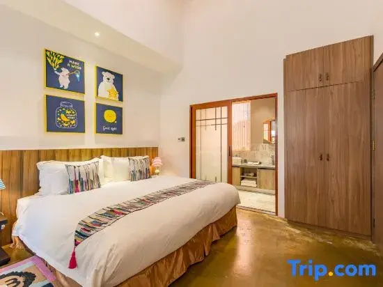 2 Bedrooms Suite with courtyard view