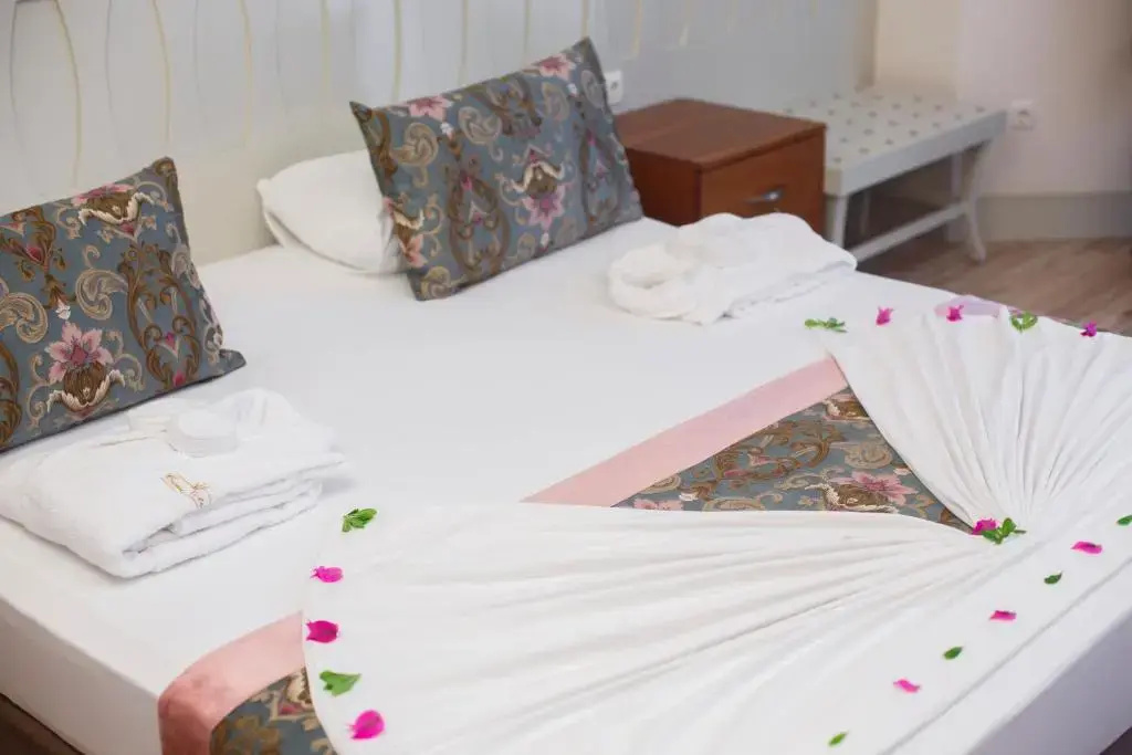 Standard Double room with pool view (full double bed)