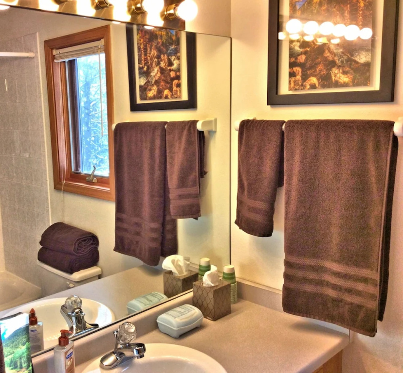 Standard Double room with balcony and with mountain view (full double bed)