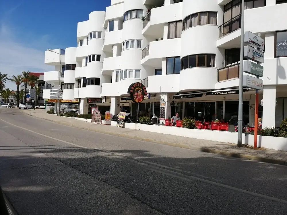 Cozy 1-bed Apartment Near Oura Beach