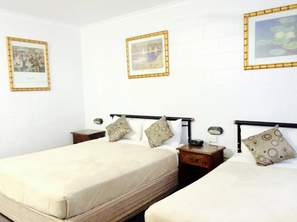 Deluxe Double Suite (full double bed)