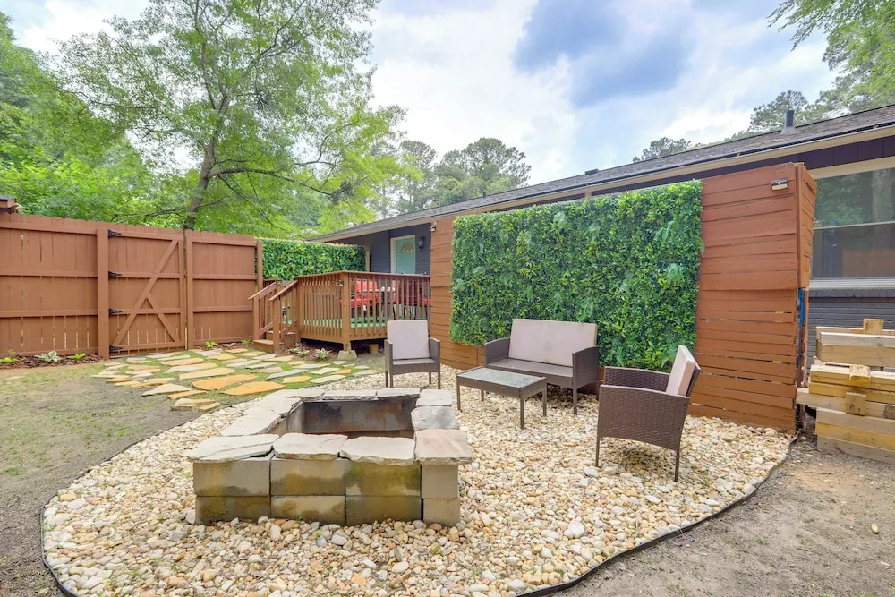 7 Mi to Atlanta Stadium! Spacious Group Retreat