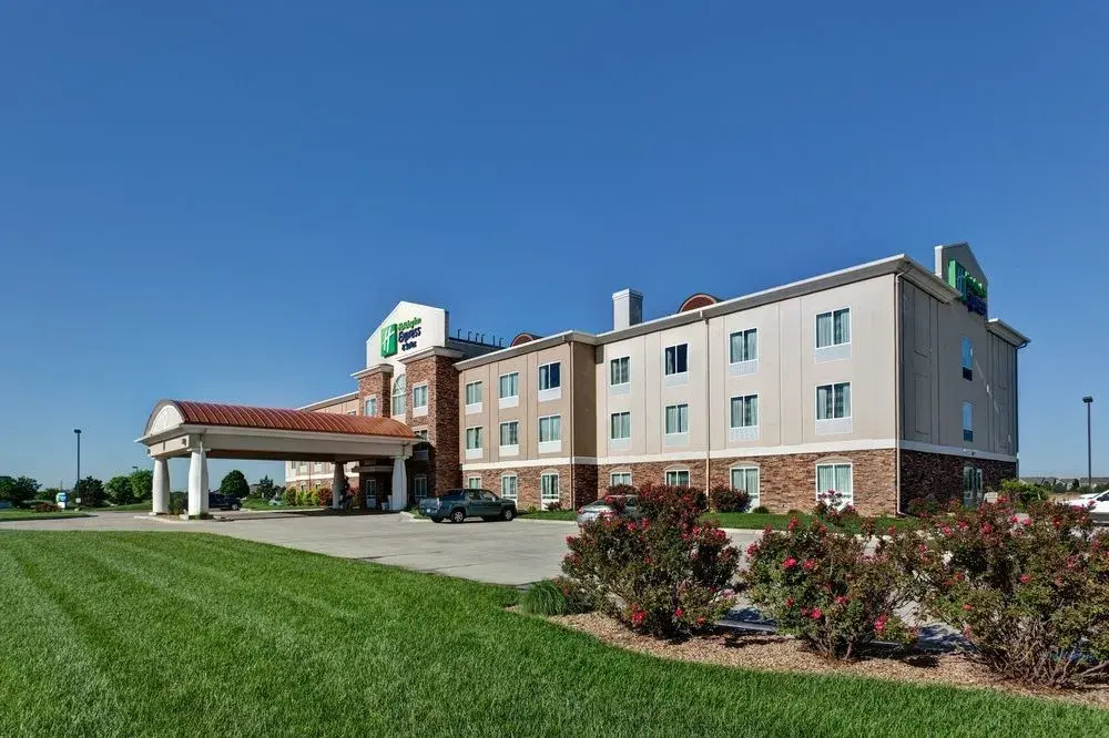 Holiday Inn Express & Suites Wichita Northwest, an IHG Hotel