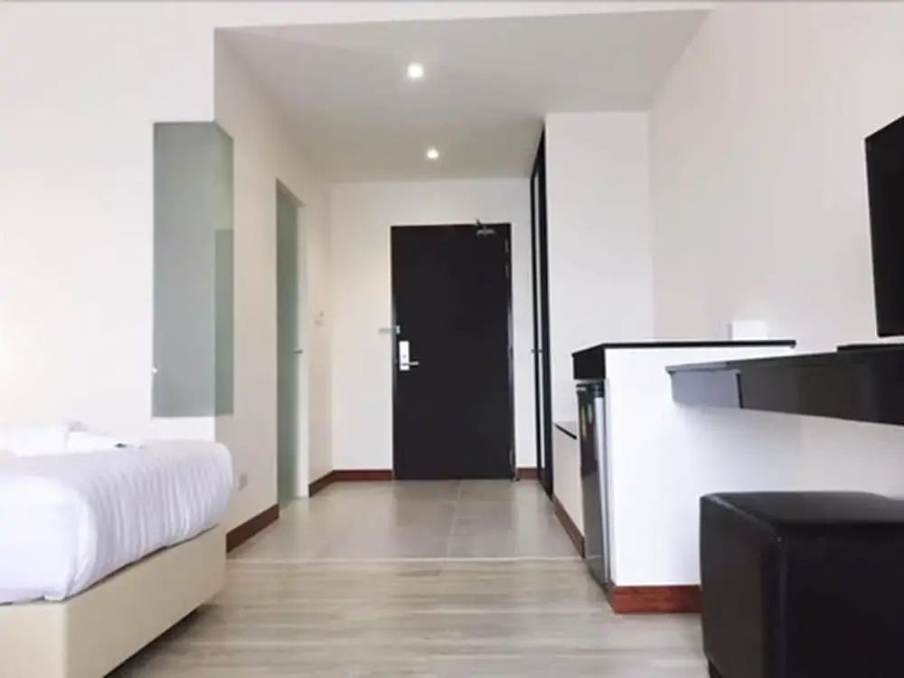 Deluxe Double room (full double bed)