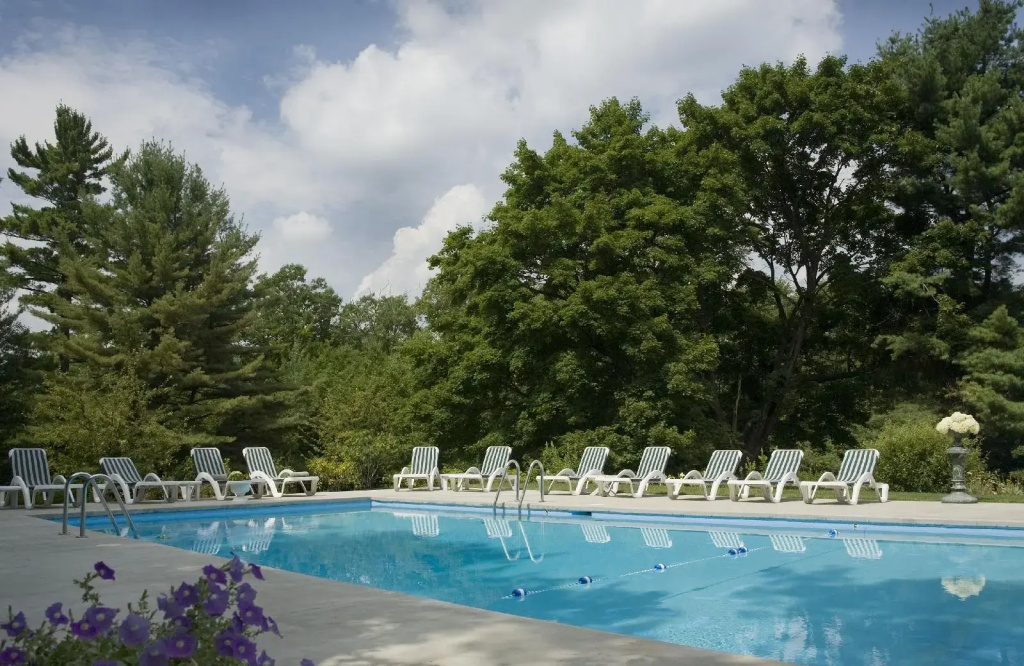 The Manor On Golden Pond - Général