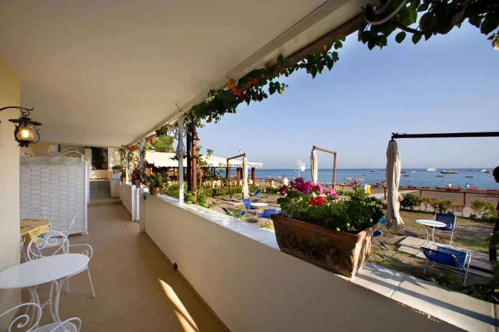 Balcony & Terrace