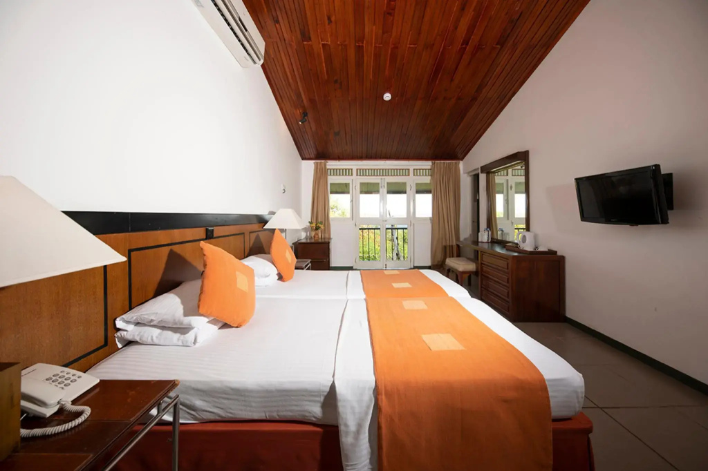 Standard Double room with balcony (full double bed)
