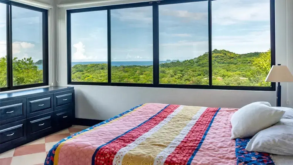 Huge, Breathtaking Hillside Home With Private Pool and Sweeping Views - фото 5