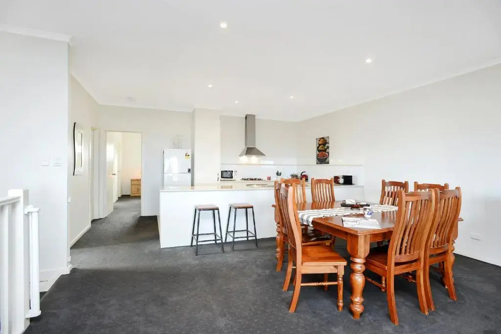4 Bedrooms Cottage