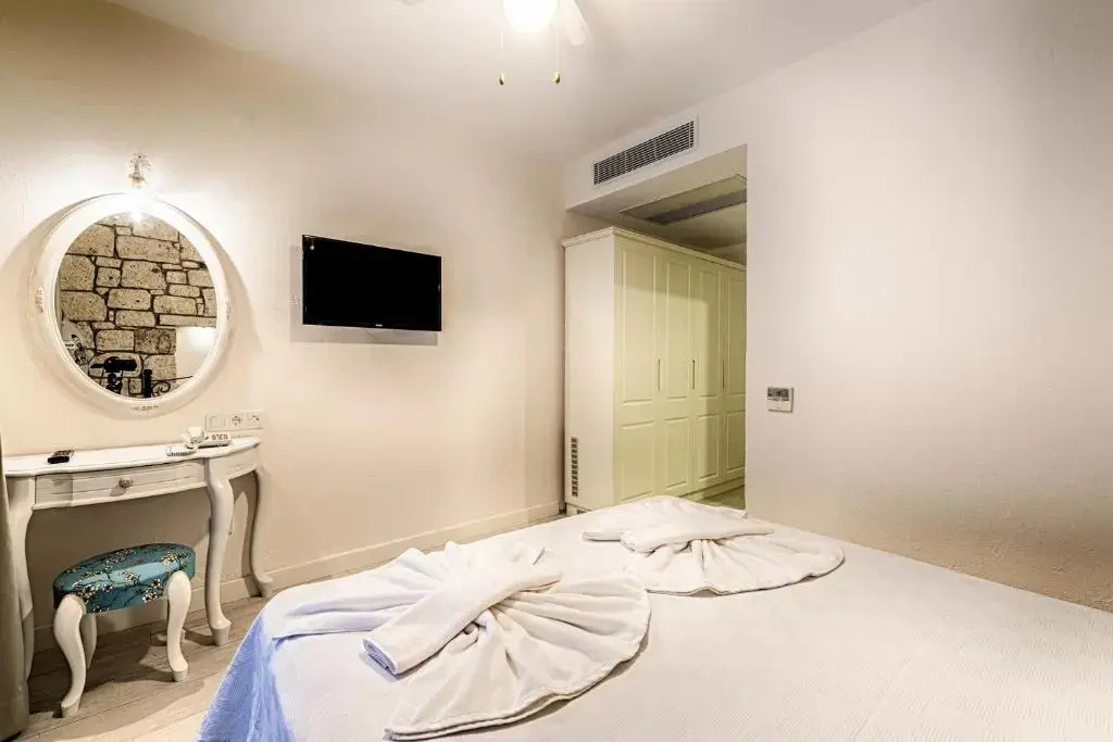 Standard Double room with balcony (full double bed)