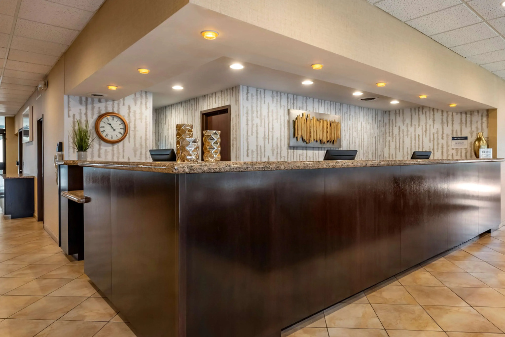 Lobby & Reception