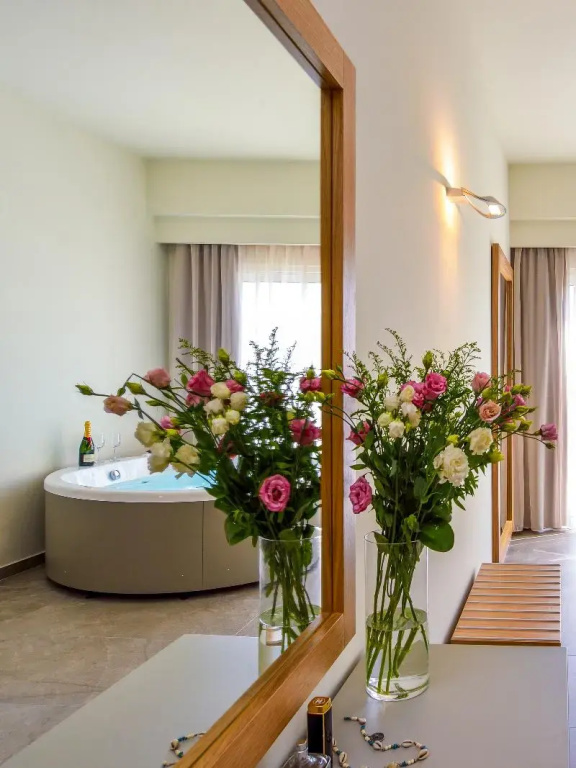 Deluxe Double room with balcony (full double bed)