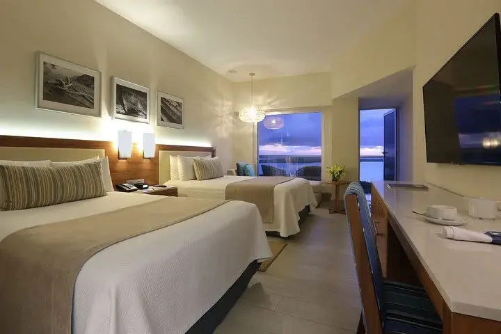 Deluxe Double room with partial ocean view (full double bed)