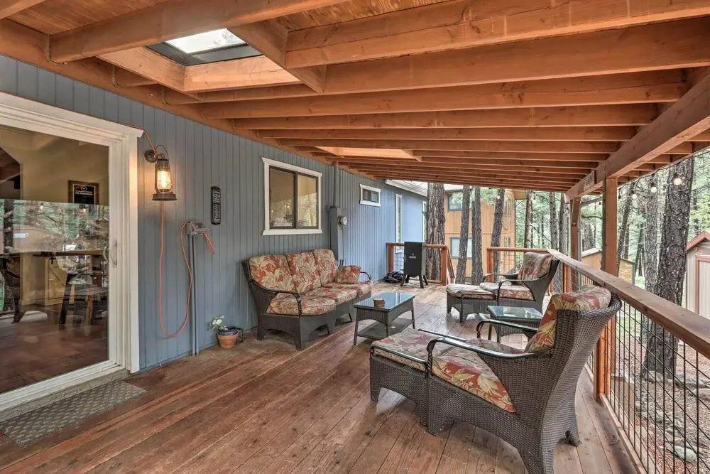 Hot Tub & Patio: Pet-friendly Cabin in Munds Park!