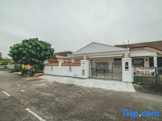 ShinChan Chill 14pax Homestay@Bukit Indah