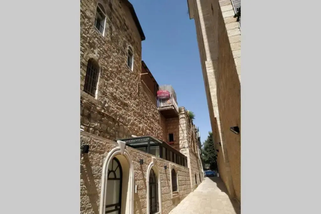 Private House 5 BDR In Mamilla up to 12 People !