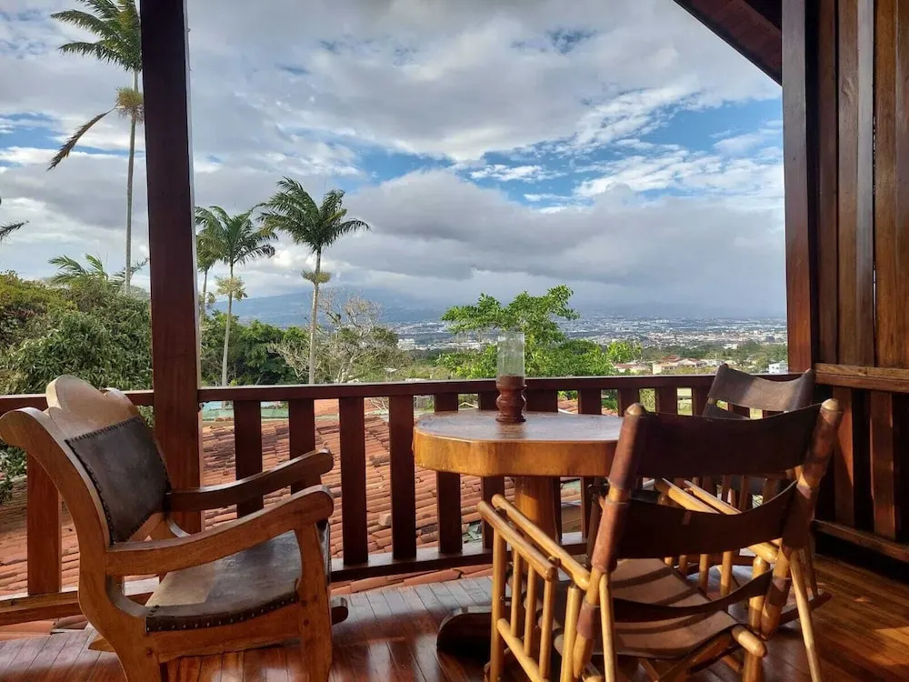 Costa Verde Inn