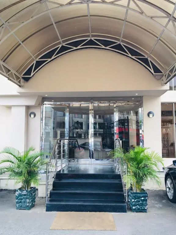 T E L E By Summerset Continental Hotel Maitama