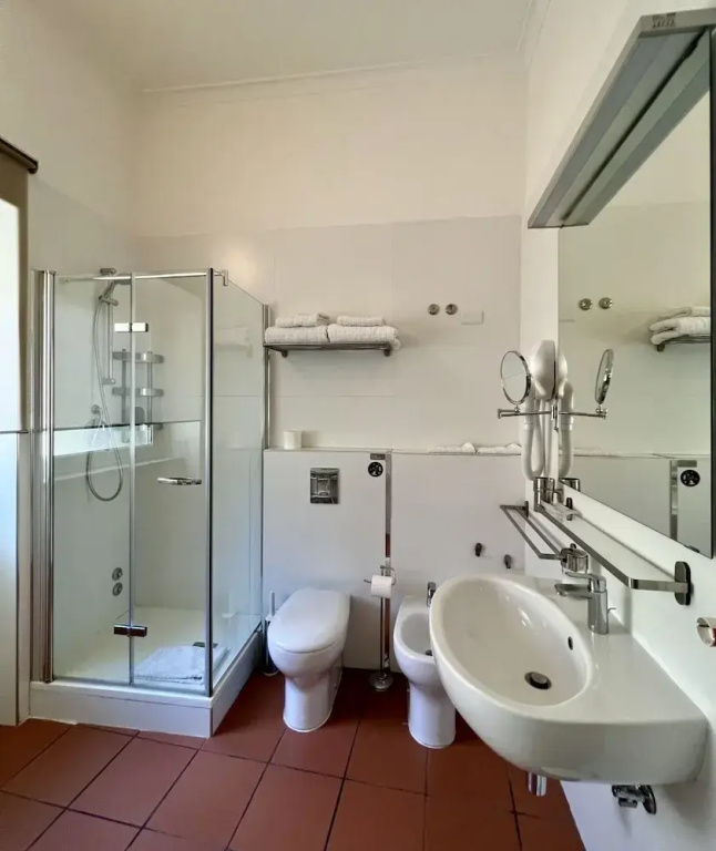 Deluxe Double room with city view (full double bed)