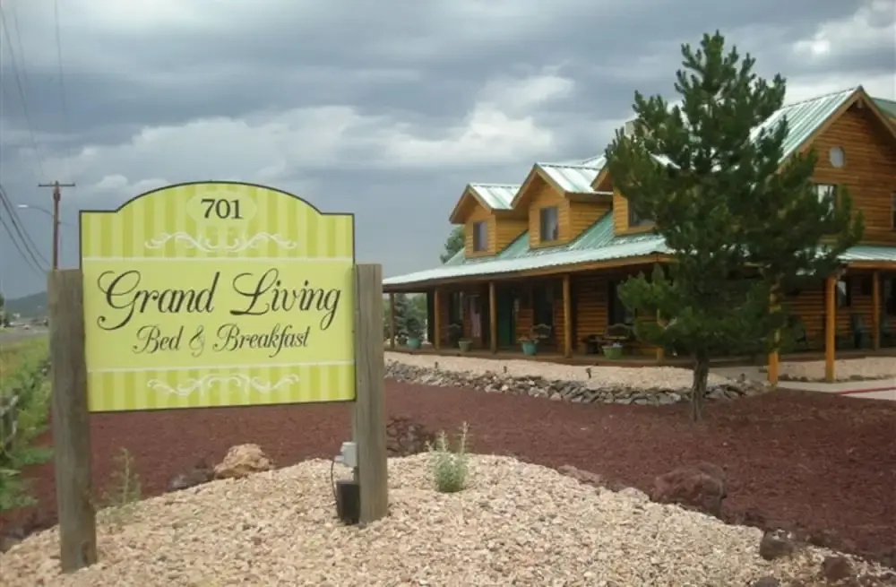 Grand Living Inn & Lodge