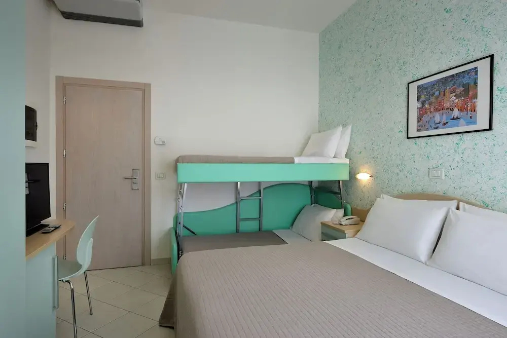 1 Bedroom Standard Quadruple room with balcony