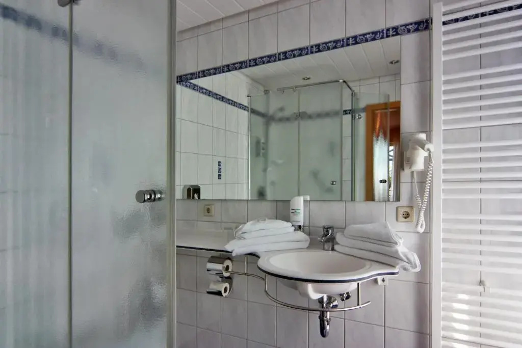 Standard Double room with balcony (full double bed)