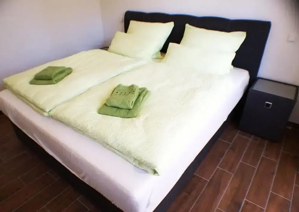 4 Bedrooms Apartment