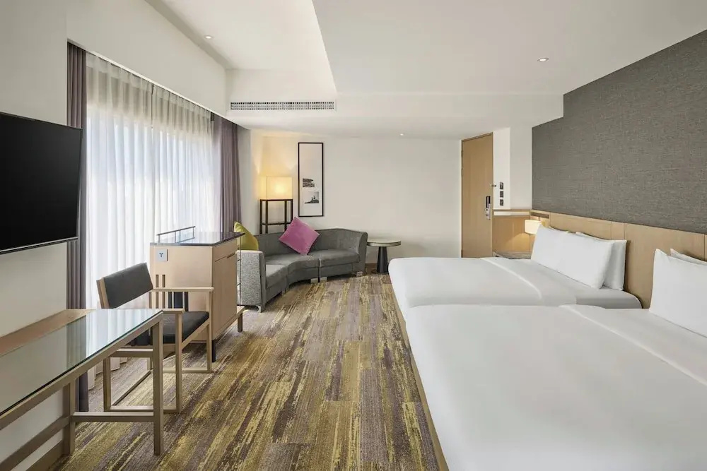 Premier Quadruple room with city view