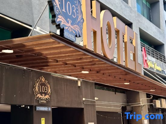 103 Hotel by manatidur