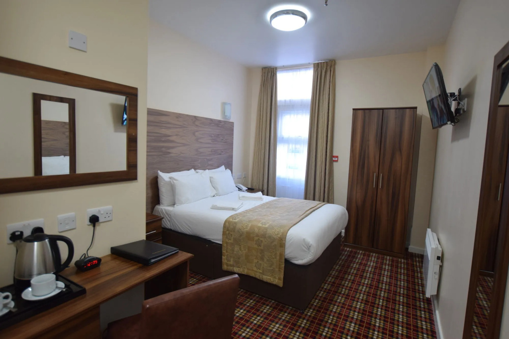 Lucky 8 Hotel - Photo 5