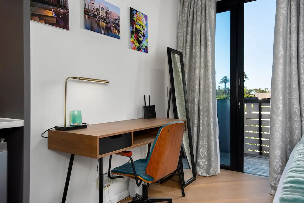Bridgewater Studio 204 — 3