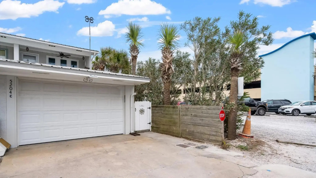 D's Beach Retreat - 2 bedroom townhome in front of Schooners with gulf views & private hot tub!