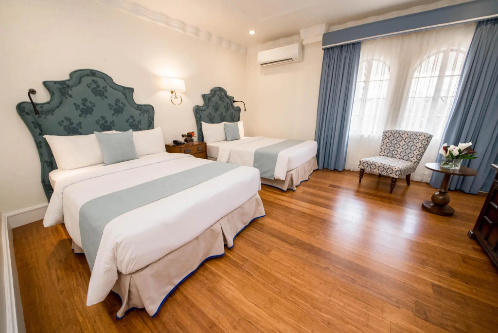 Standard room with pool view